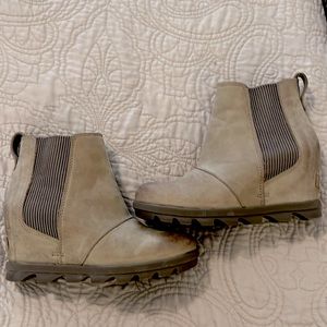 Sorel wedge boots! Only worn a few times!
